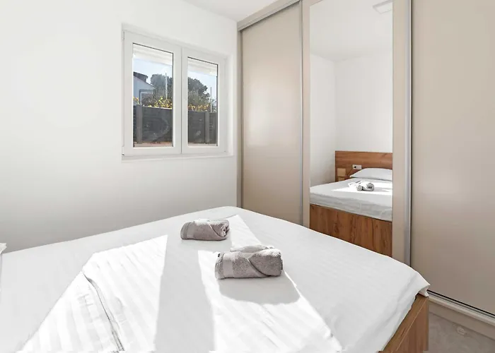 Velic Apartment Razine